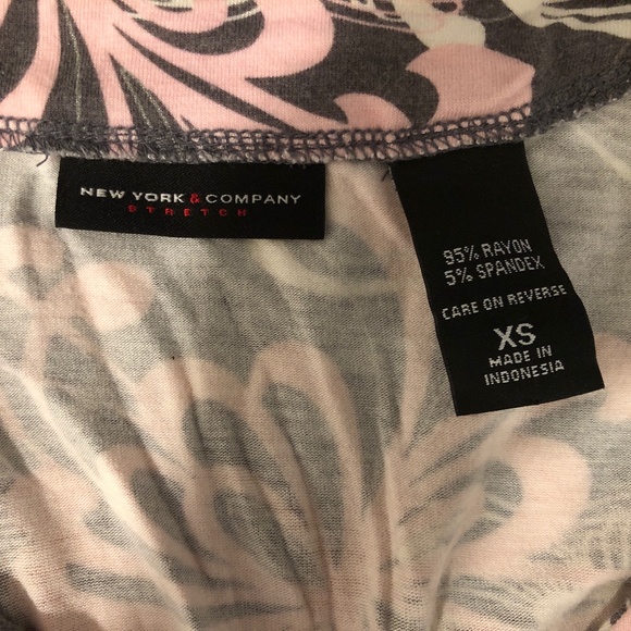 Pink Swirl Pattern Shirt - Shimmers - V Neck - Size XS - New York & Company - Picture 4 of 4